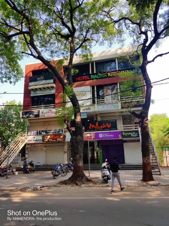 Hotel Radha Krishna Ānand Exterior foto