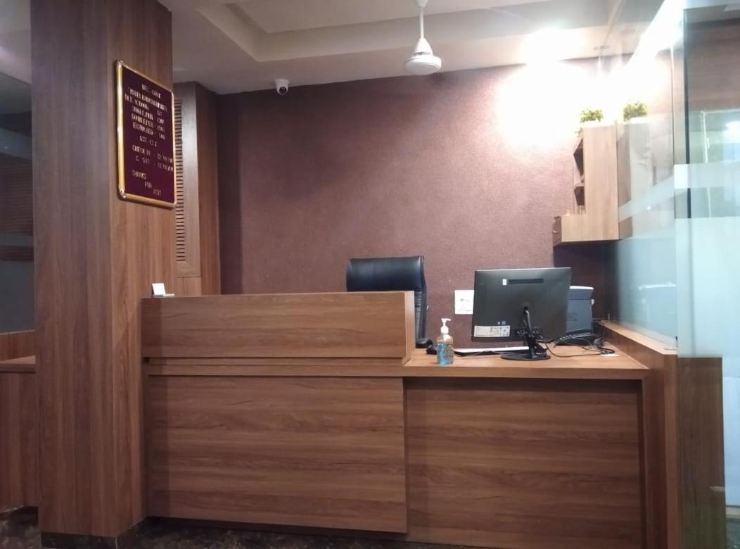 Hotel Radha Krishna Ānand Exterior foto
