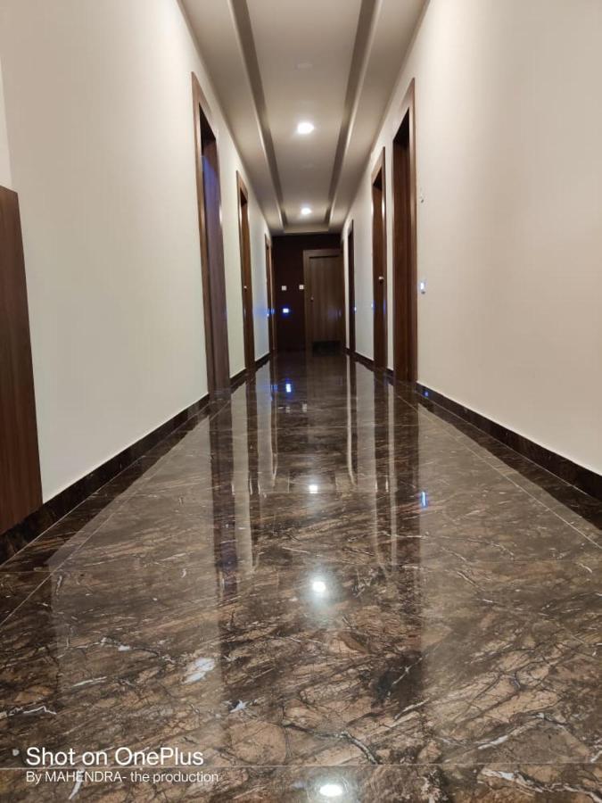 Hotel Radha Krishna Ānand Exterior foto